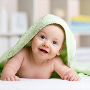 5 tipů jak zvládnout koupání miminka bez slziček