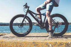 Pro namožené svaly po cyklistice pomůže Alpa Francovka či masážní gel nebo emulze