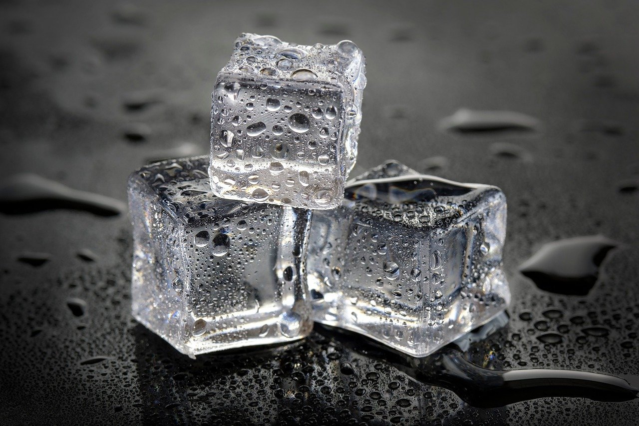 Kostky ledu mohou sloužit jako obklad po námaze